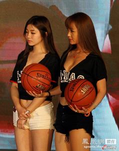 jumlah pemain pada permainan bola basket adalah Mata yang jatuh pada Wen Jiujiu lembut.